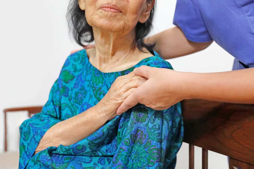 高齡照護醫療服務，專業陪伴長者健康照顧，關懷長者福祉與生活品質提升。.