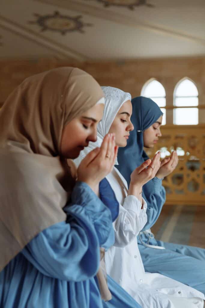 21世紀全球外勞集團，穆斯林女性祈禱，外勞服務專業，國際招聘，國外工作機會趨勢.